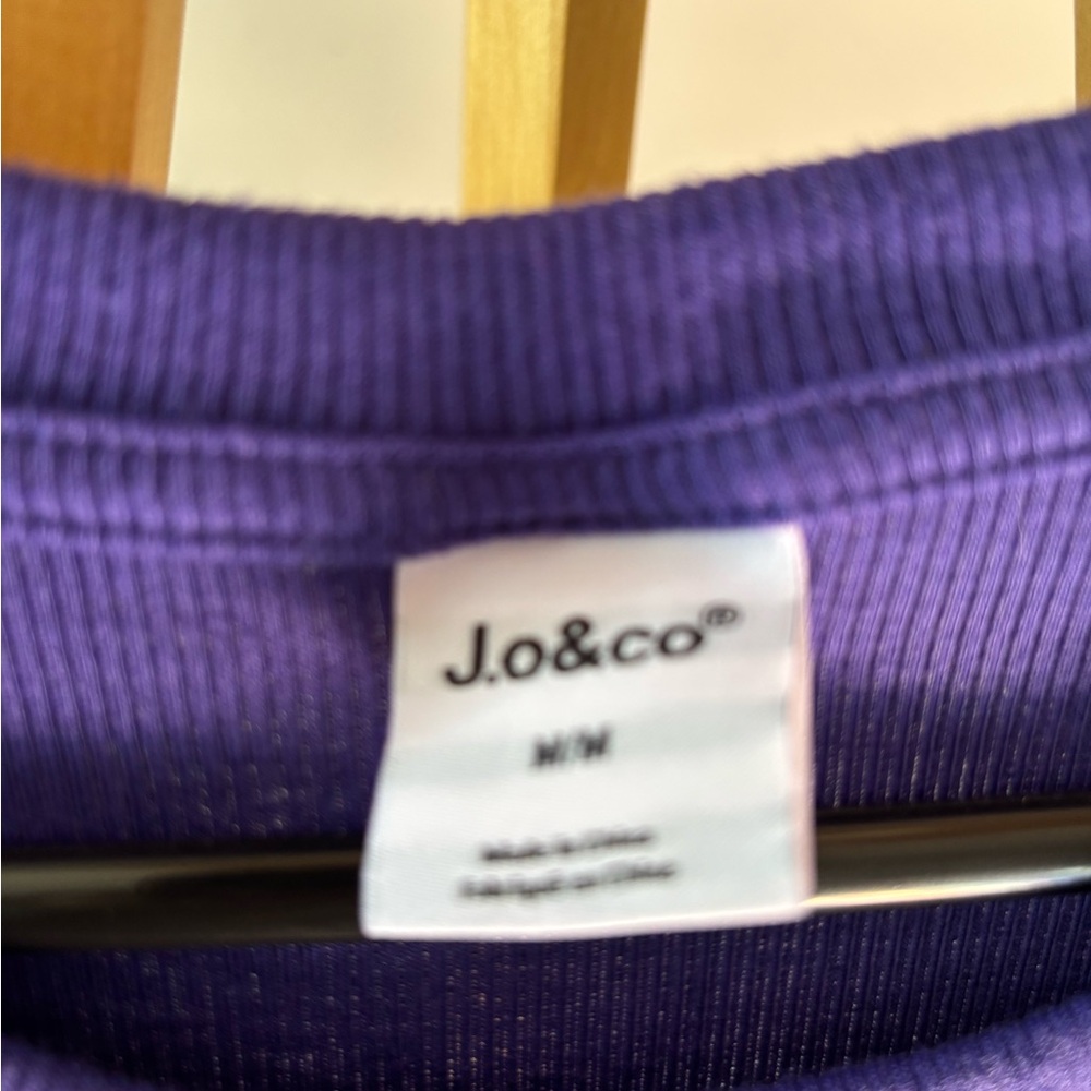 🌻Bundle 5 items for $20 🌻Purple Fitted Crop Short Sleeve T-Shirt - Picture 2 of 3